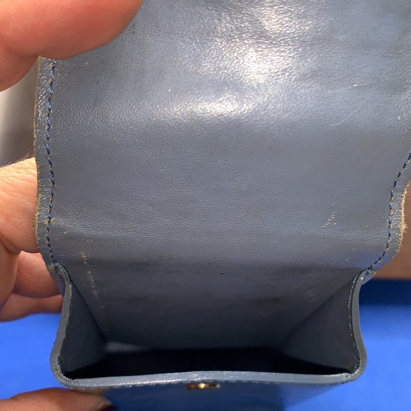 LOUIS VUITTON
Monogram Vernis “Greene” Lavender Cell Phone Holder - Picture 11 of 11